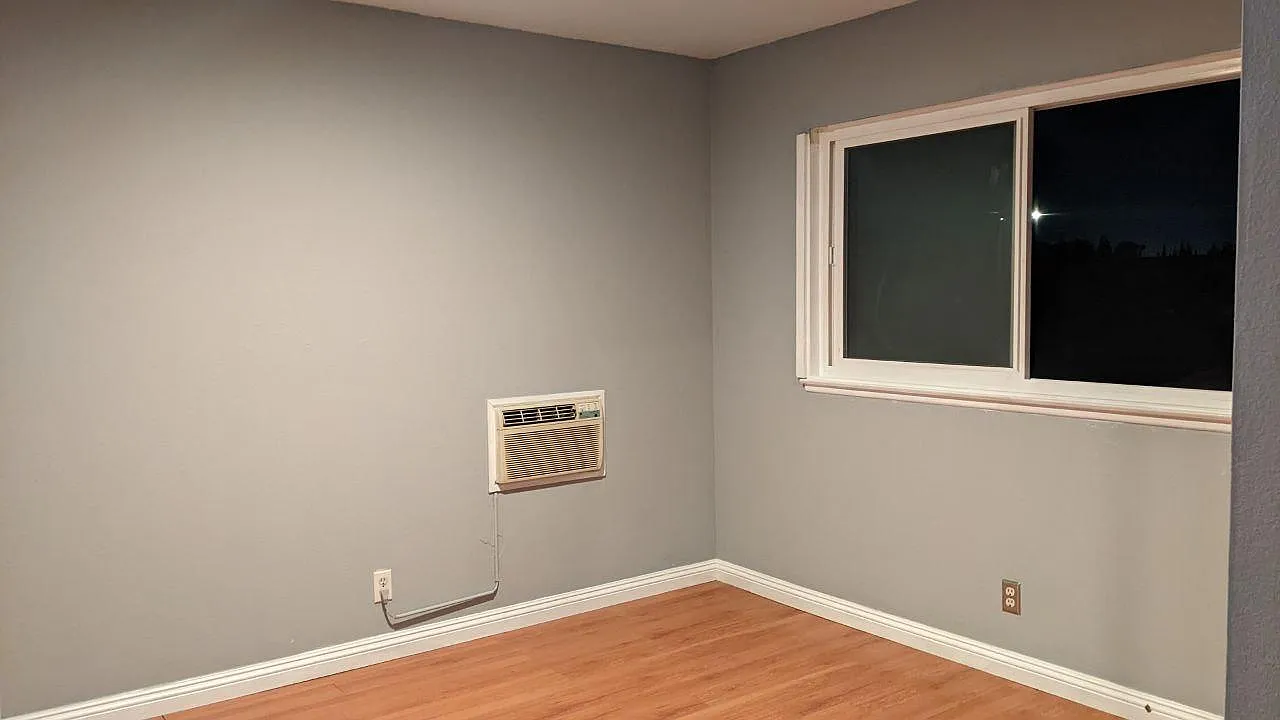 1 bed, 110 sqft, $900 — Photo 1