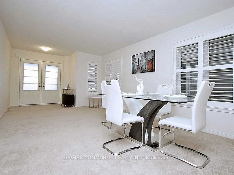223 Windfields Farm Dr W — Photo 2