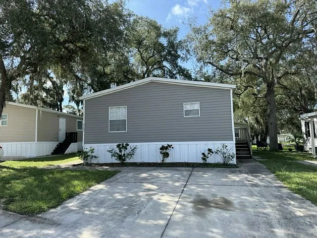 3 bed, 1040 sqft, $2,080 — Photo 1