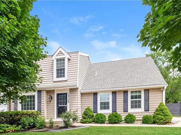 15129 S Locust St, Olathe, KS 66062