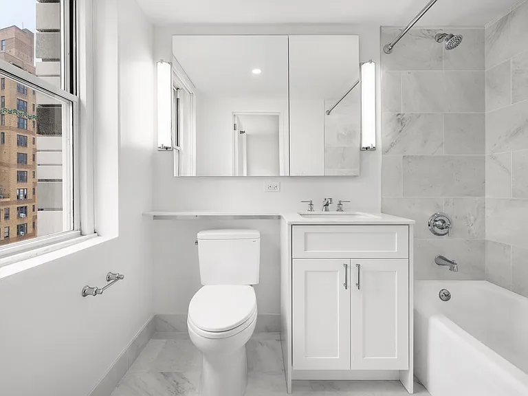 215 E 68th St #3L — Photo 9