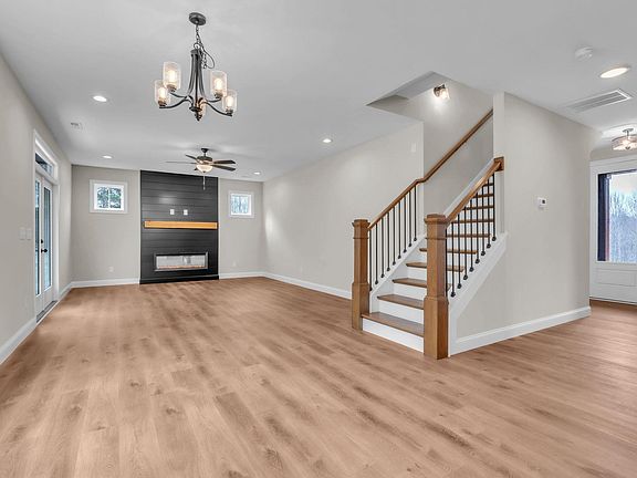 5th image of 522 Stewart Hill Ct