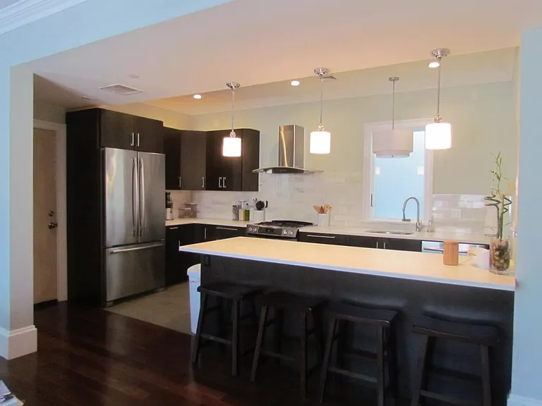 895 E 4th St #2 — Photo 1