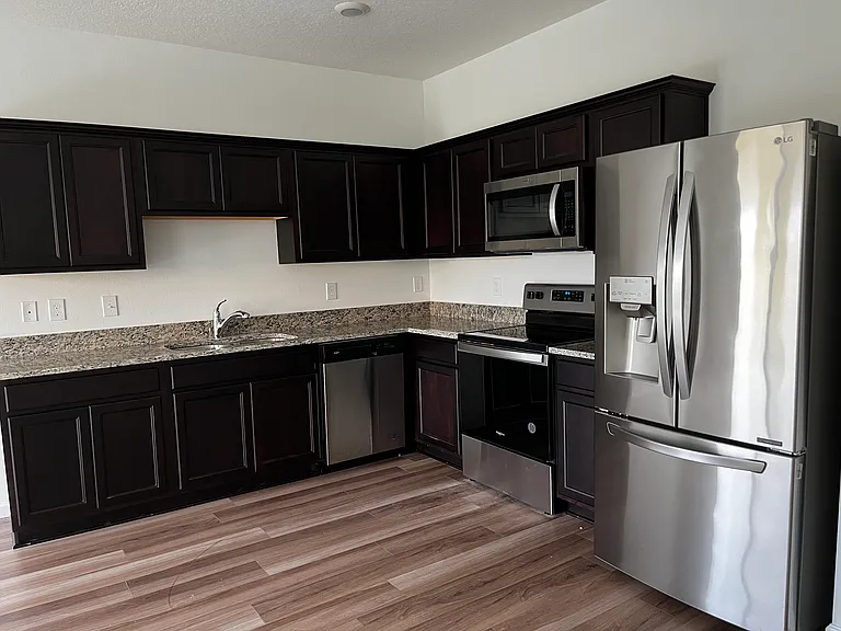 609 Madison Dr — Photo 10