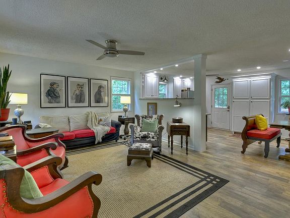 5th image of 1194 Riverview Dr