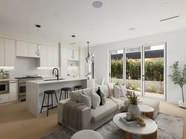 419 W 23rd Ave #4, Vancouver, BC V5Y 2H5