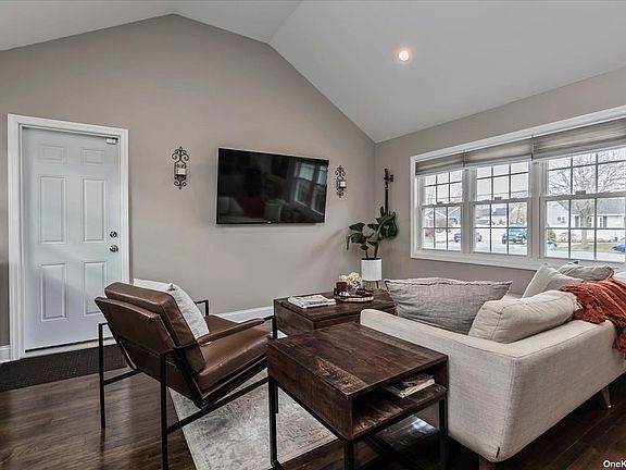 3rd image of 12 Bradish Ln
