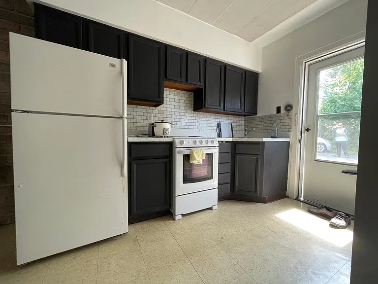469 Crawford Ave — Photo 7