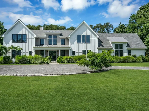 712 Hubbard Ave, Riverhead, NY 11901