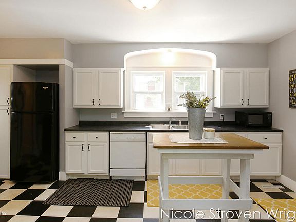 5th image of 1914 Randall Ave NW