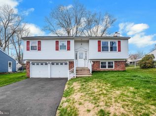 1020 Carousel Dr, Warminster, PA 18974