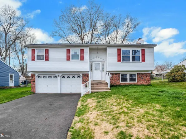 1020 Carousel Dr, Warminster, PA 18974