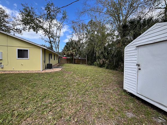 3rd image of 2811 Umbrella Tree Dr