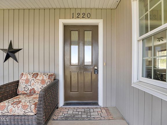 3rd image of 1220 Coach Road