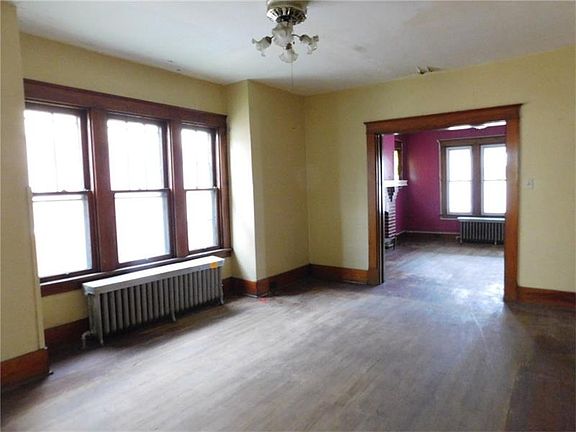 5th image of 514 James St