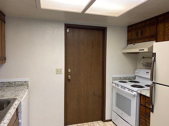 3rd image of 1004 11th Ave NW