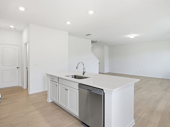 5th image of 32 Umber Ln