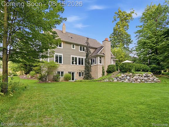 4th image of 7655 Maple Ridge Ct