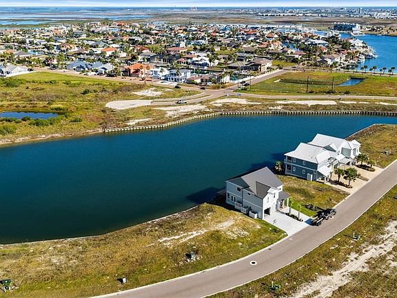 5th image of 139 Laguna Isles Dr