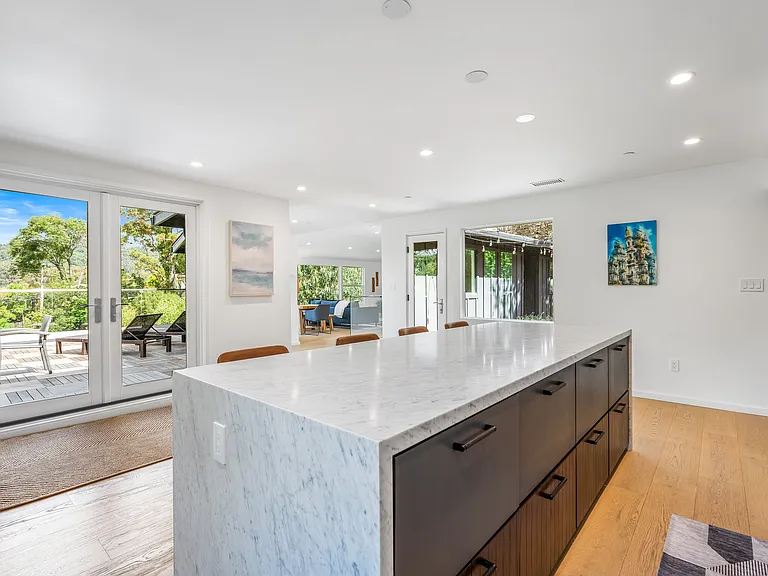 50 Deer Park Ave — Photo 48