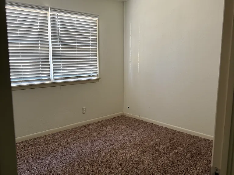 2637 Lakeside Dr — Photo 8