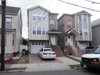 844 Martin St, Elizabeth, NJ, 07201
