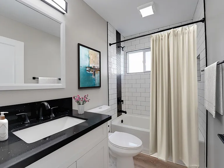 Duplet at Hillcrest | Modern Studio, 1 & 3 Bedroom Apartments — Photo 25