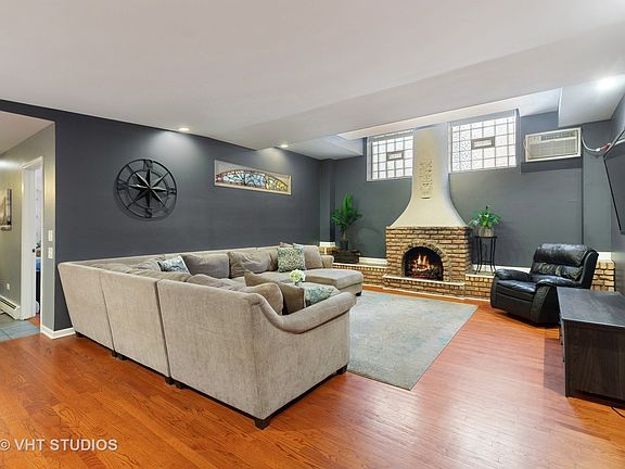 4th image of 809 W Oakdale Ave #G-2