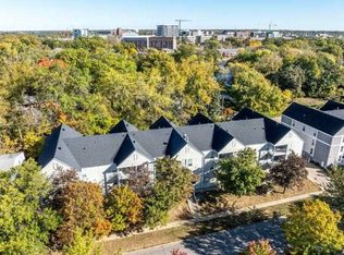 1006 Oakcrest St, Iowa City, IA 52246