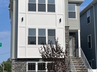 218 Hunterdon St #2, Newark, NJ 07103