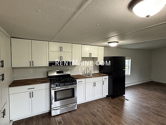 2nd image of 7 Hall Dr