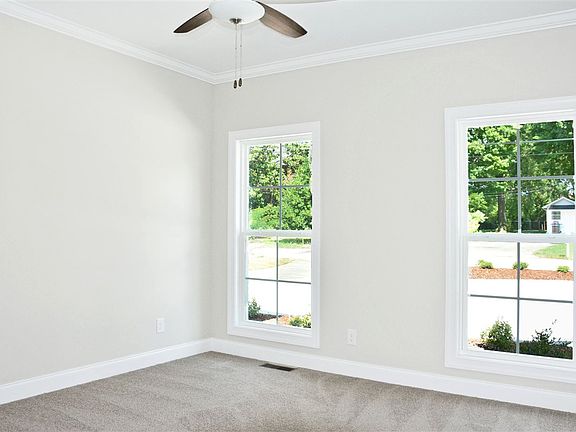 5th image of 134 Ramsey St NE