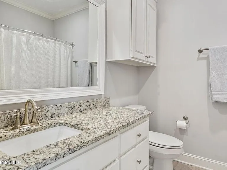 313 E Buttonwood Ln — Photo 25
