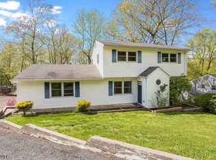 18 Kadel Dr, Mount Arlington, NJ 07856