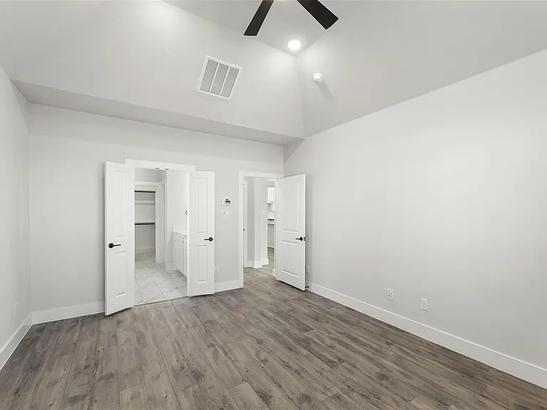 809 Meadow Spring Ln — Photo 10