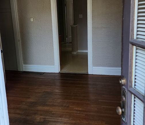 2nd image of 5008-5010 Lindenwood Ave
