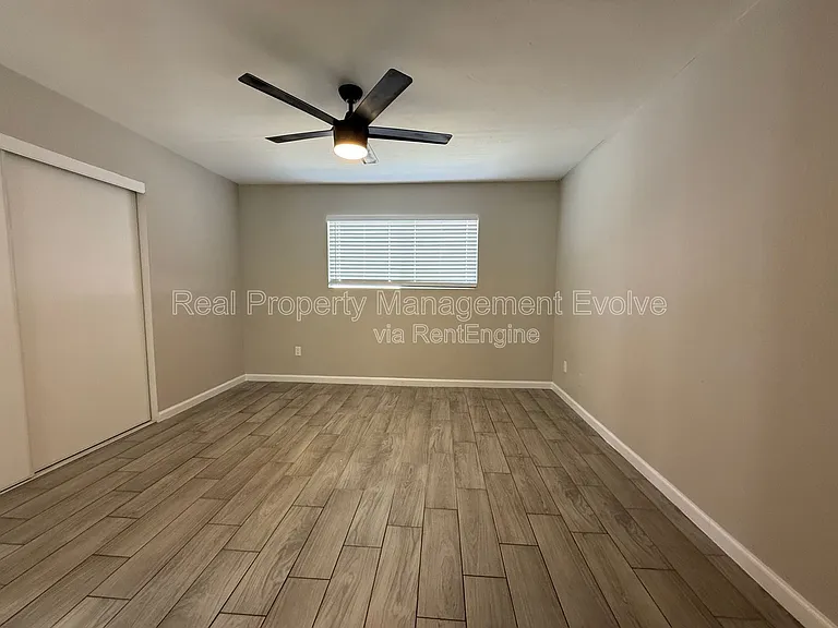3302 W Loma Ln #3 — Photo 6