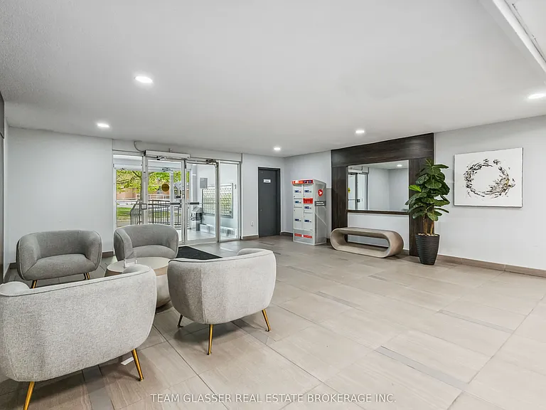 1560 Adelaide St N #165 — Photo 7