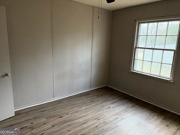 4th image of 239 Ward St