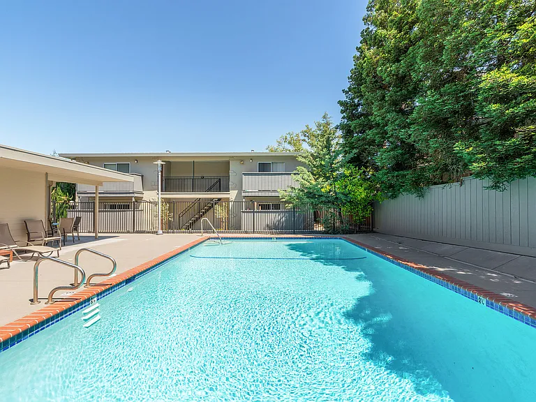 Walnut Creek Apartments — Photo 12