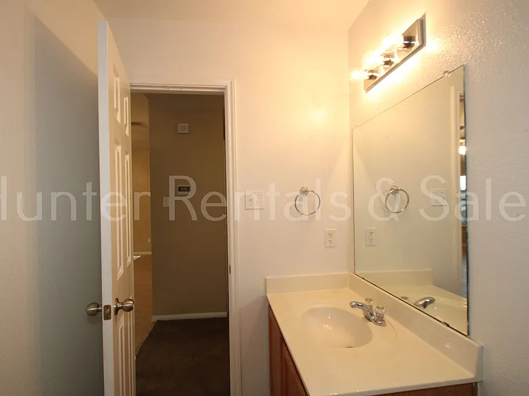 505 E Vega Ln — Photo 21
