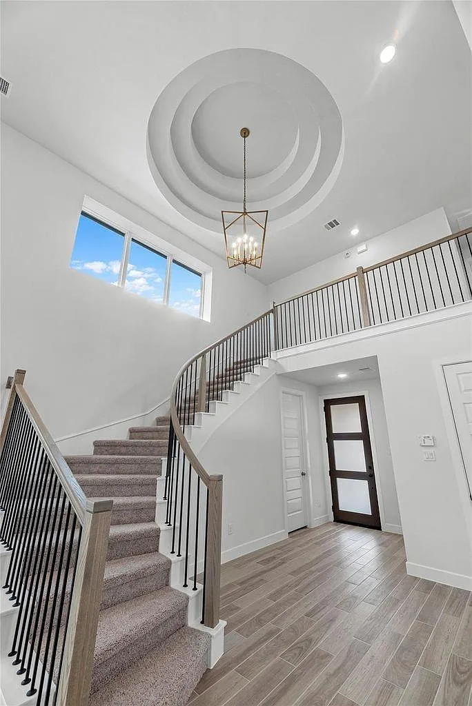 4 bed, 3.5 bath, 2600 sqft, $3,150 — Photo 2