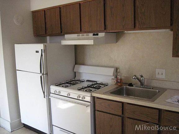 2nd image of 1421 Beaconsfield Ave