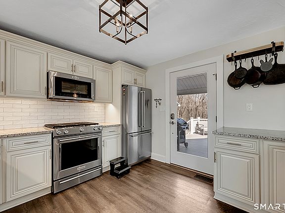 4th image of 408 Breakneck Hill Road