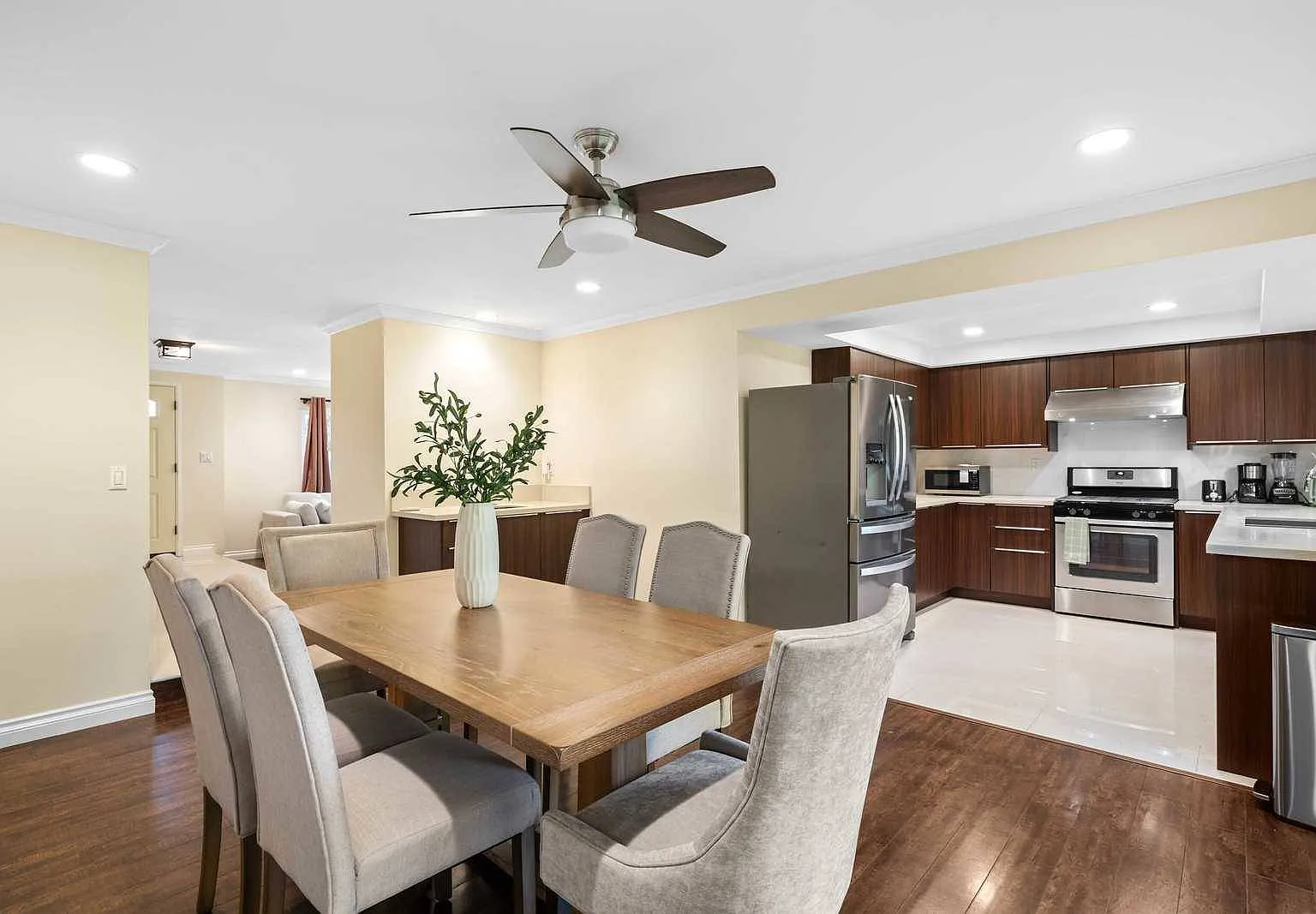 4 bed, 2097 sqft, $7,000 — Photo 2