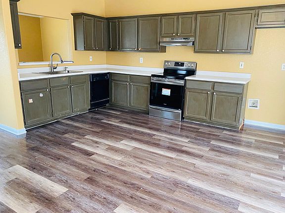 3rd image of 230 Oriole Ln