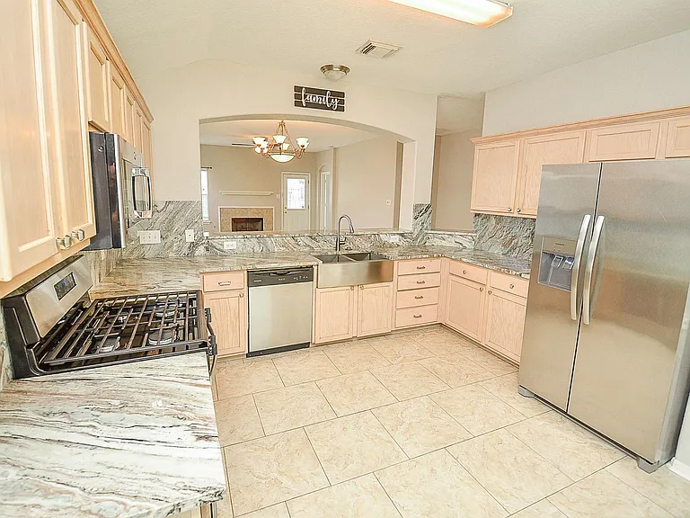 14618 Rochelle Ct — Photo 10