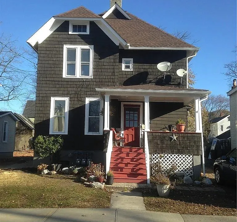39 Houston Ave #2F