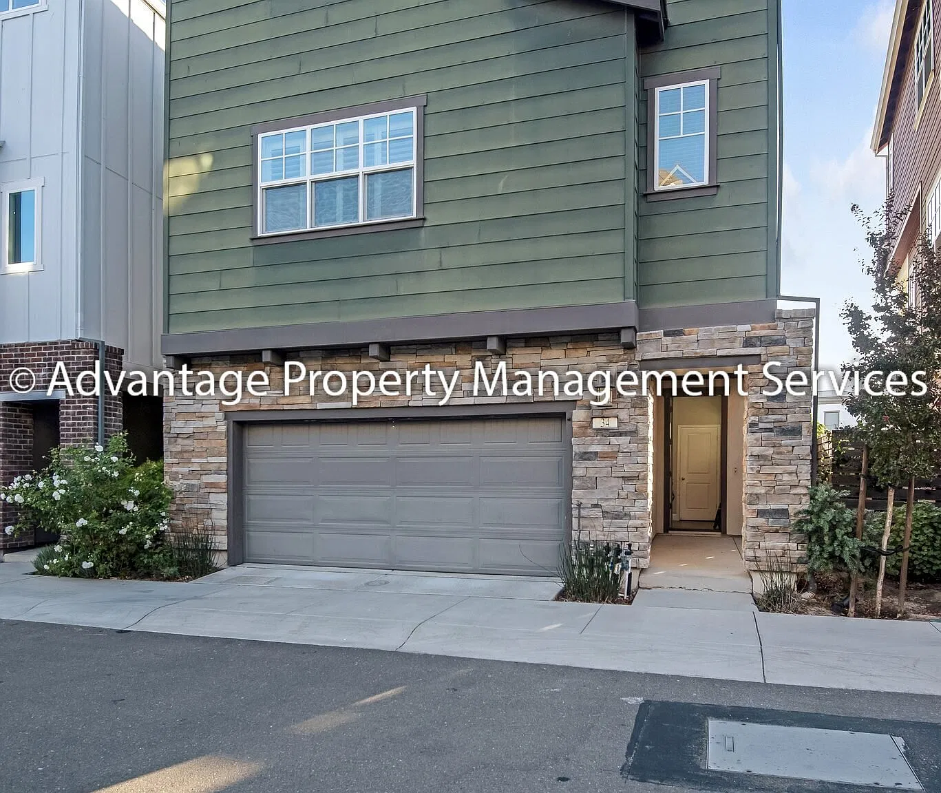 Stunning 4 Bed, 3.5 Bath, 2400 sq ft home — Photo 2