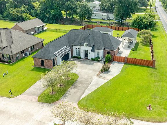 2nd image of 104 Olivia Dr